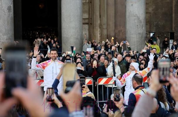 米兰-科尔蒂纳冬奥会火炬完成意大利境内第31站传递