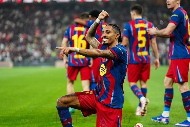 单届西超级杯打进4球，拉菲尼亚是赛事历史第二人